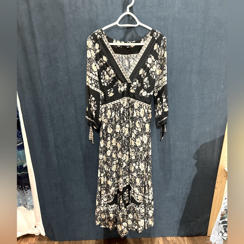 PAPILLON size small beautiful, long cottage core floral dress